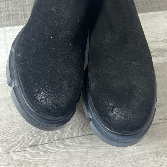 • NWOB $168 Free People Chelsea Suede Boots Distressed - Picture 11 of 14